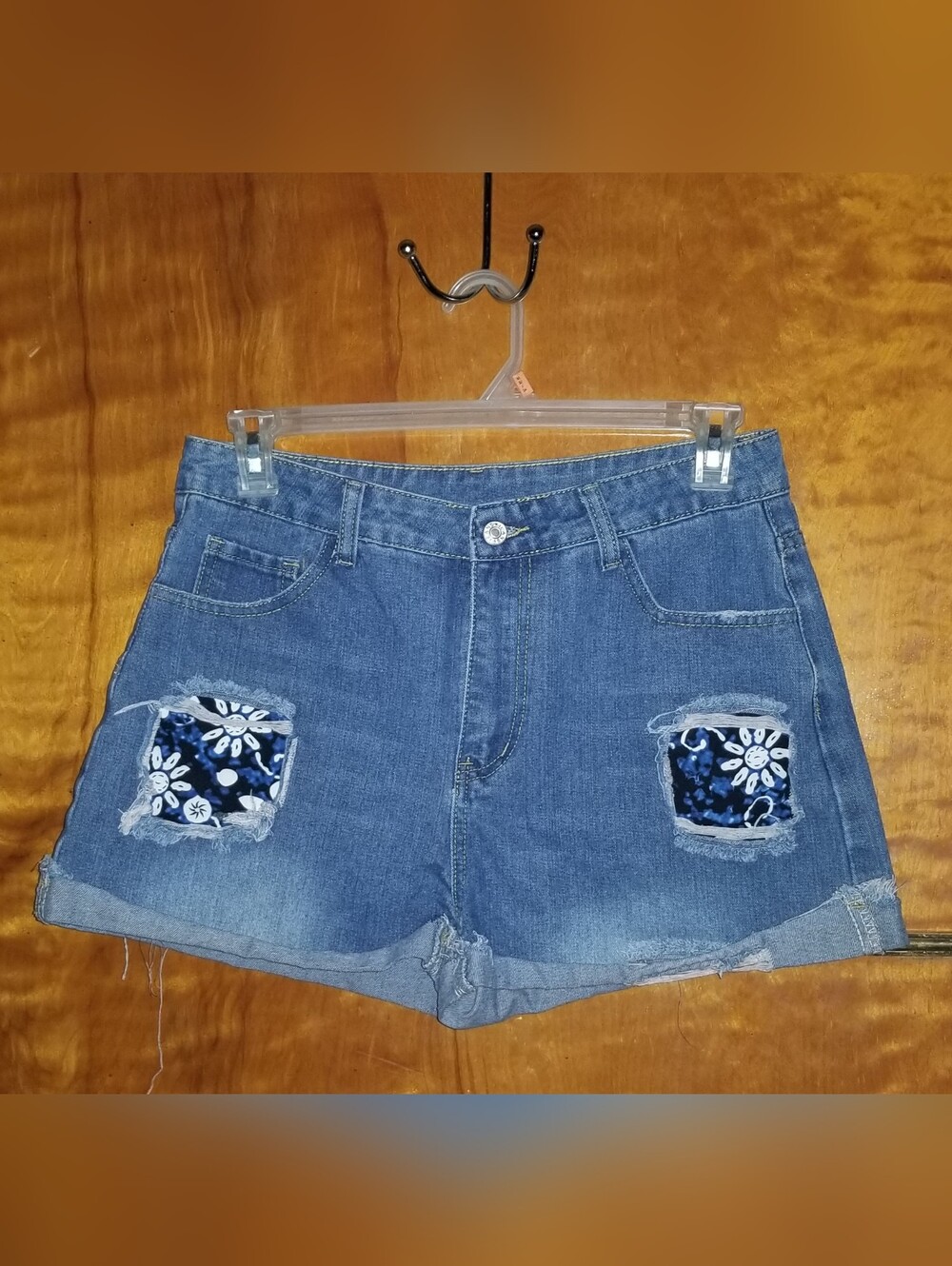 Women's Loose Straight Denim Shorts W/ Flower Patchwork & Turn-Up Hem Large